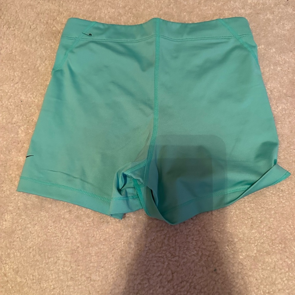 Nike Pros - Picture 2 of 3